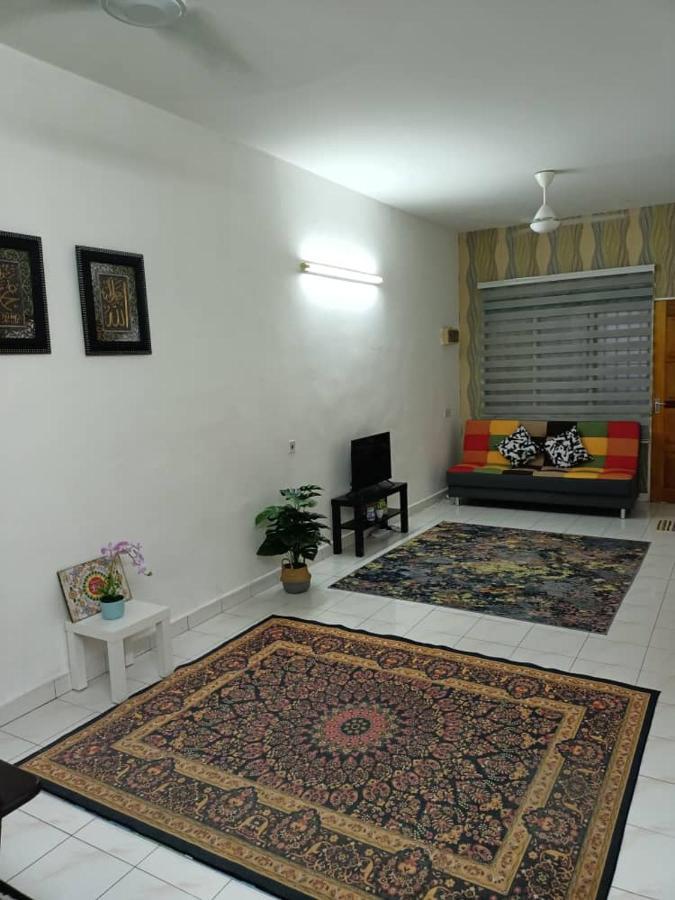Anggun Homestay Seri Iskandar Exteriör bild